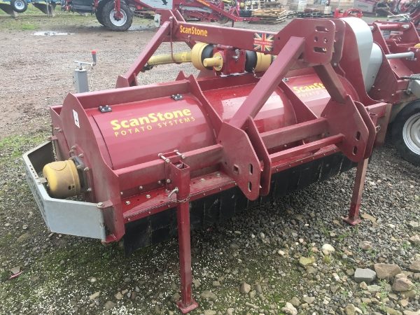 FRONT MOUNTED HAULM TOPPER